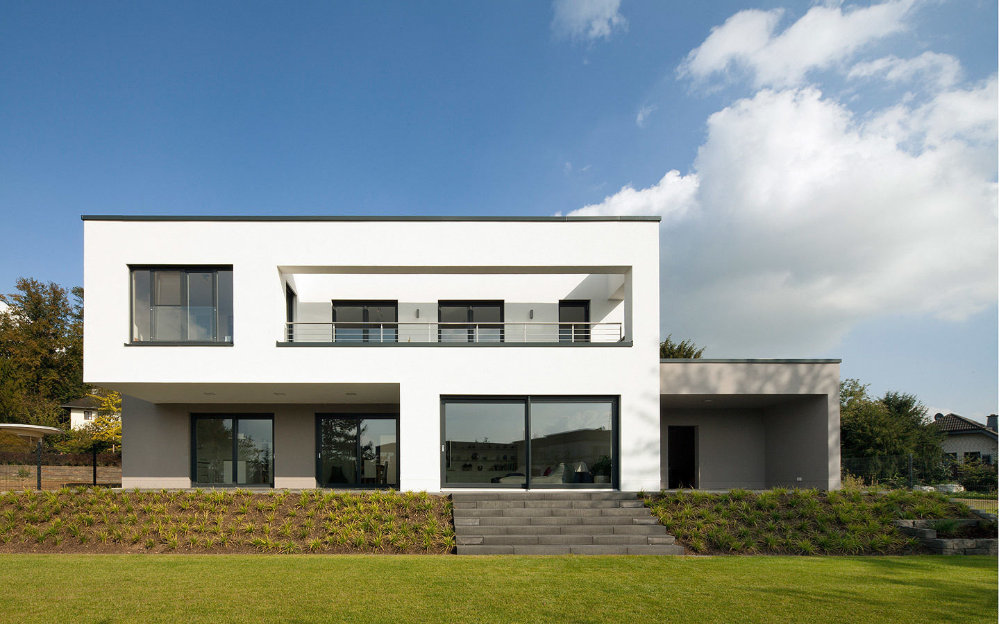 Puristisch wohnen im kubischen Einfamilienhaus, Skandella Architektur Innenarchitektur Skandella Architektur Innenarchitektur Будинки