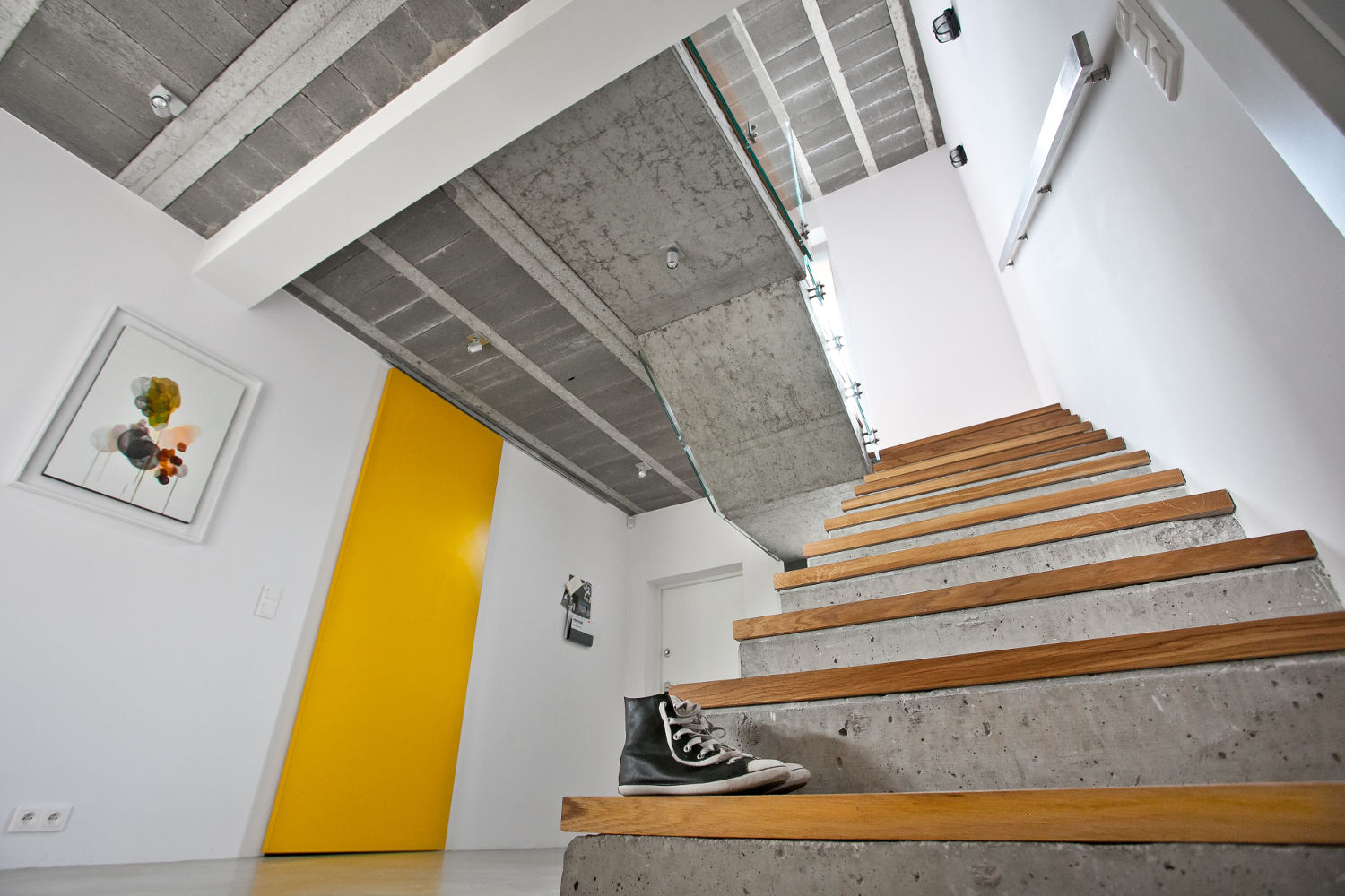 Beam & Block House, mode:lina™ mode:lina™ Modern Corridor, Hallway and Staircase