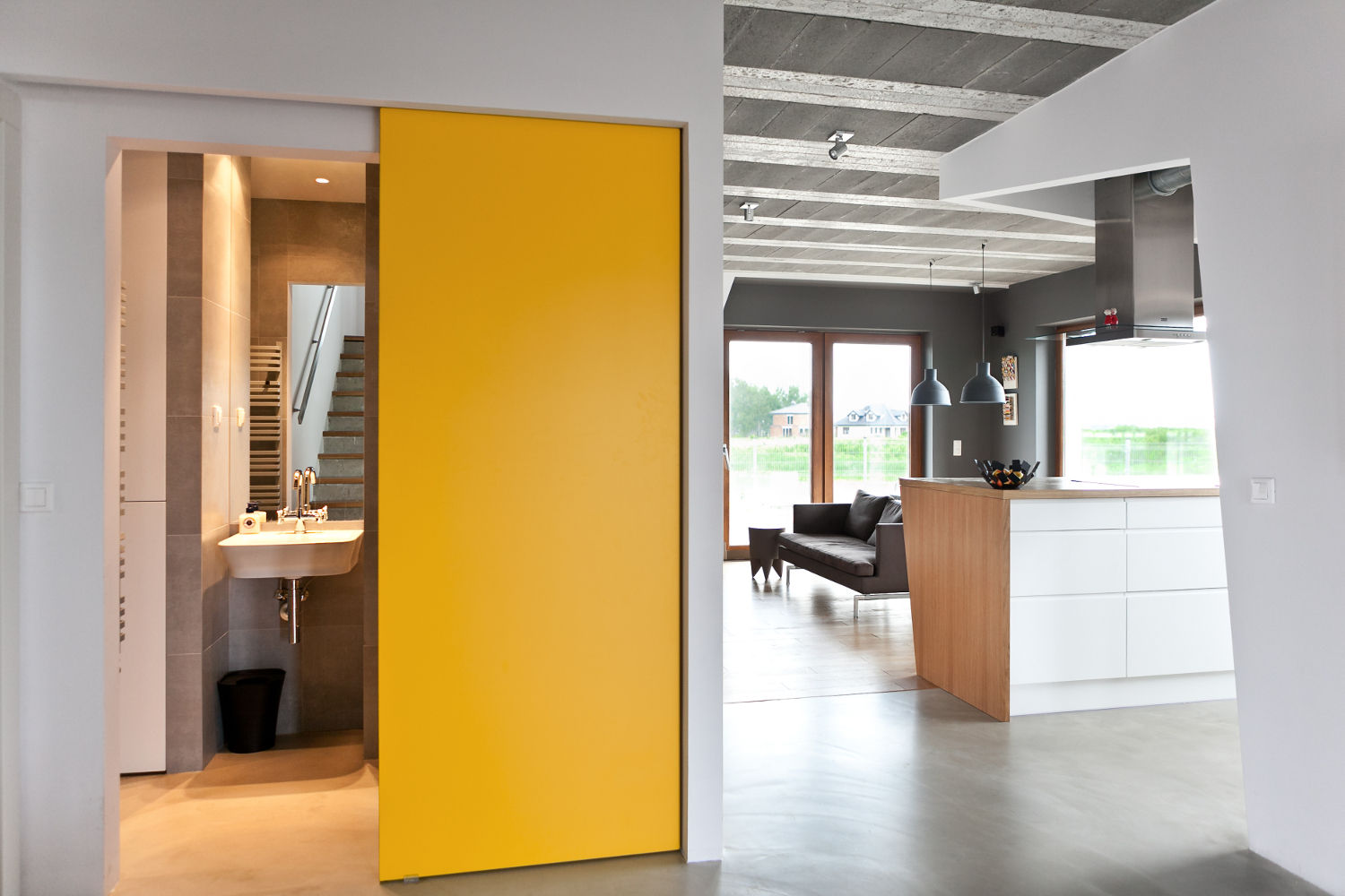 Beam & Block House, mode:lina™ mode:lina™ Modern corridor, hallway & stairs