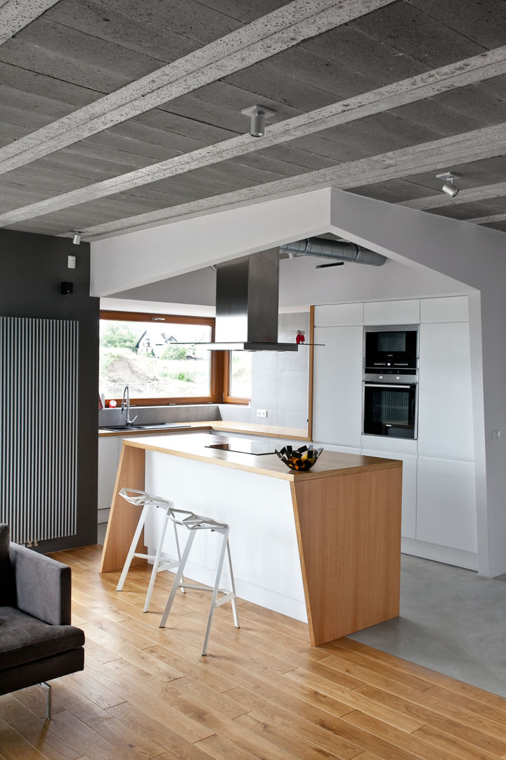 Beam & Block House, mode:lina™ mode:lina™ Modern kitchen