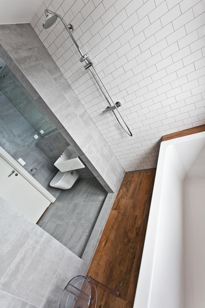 Beam & Block House, mode:lina™ mode:lina™ Modern bathroom