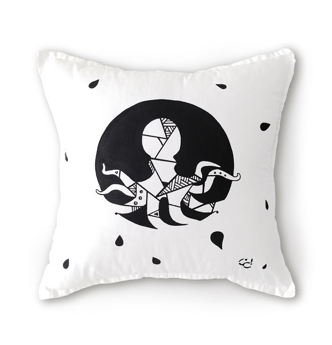 Animal instinct pillow series, Carbon Dreams by Gül Arı Carbon Dreams by Gül Arı ห้องนอน สิ่งทอ