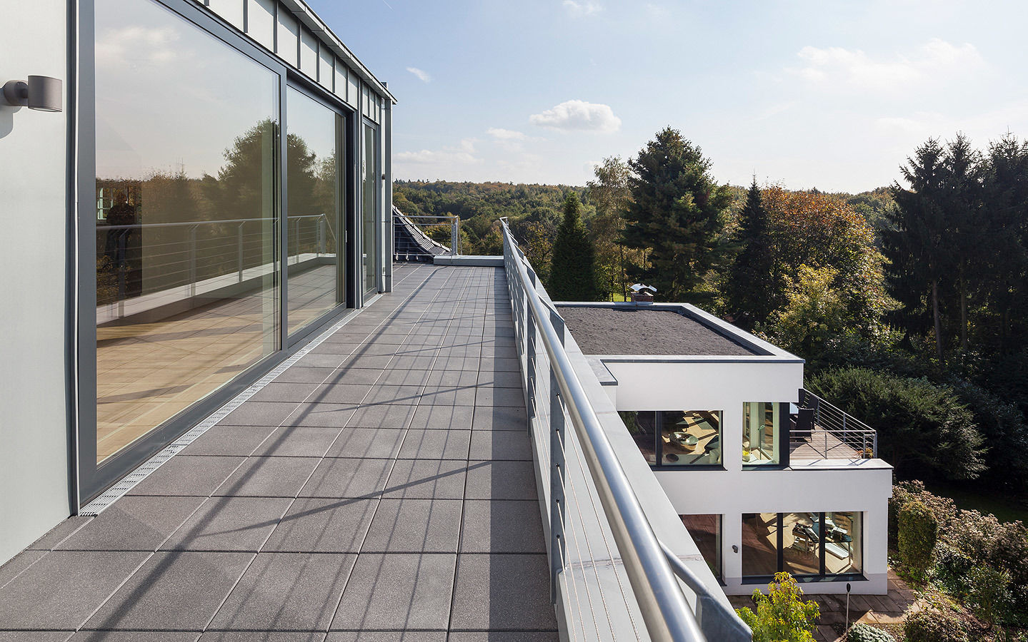 Villa "Move" | Bensberg, Skandella Architektur Innenarchitektur Skandella Architektur Innenarchitektur Modern style balcony, porch & terrace