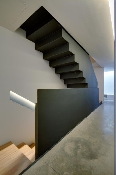 homify Minimalist corridor, hallway & stairs