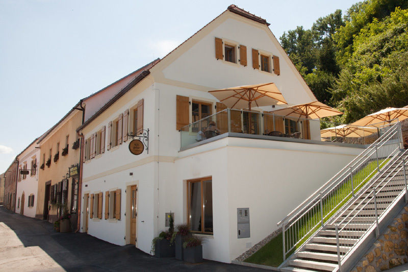 Birreria su tre piani in Slovenia, Rizzi Rizzi Ruang Komersial Bar & Klub