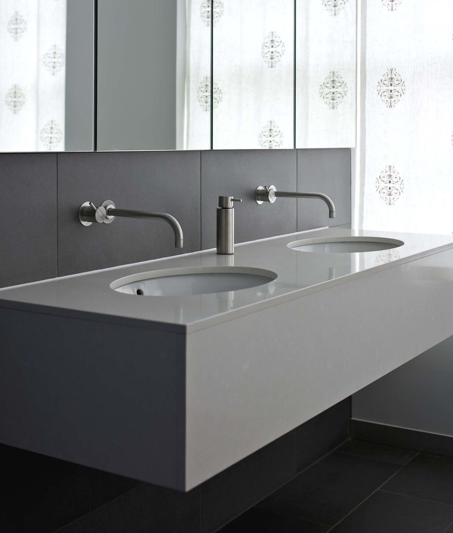 Private Residence, Sonnemann Toon Architects Sonnemann Toon Architects Modern bathroom Sinks