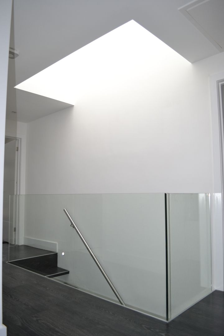 Glass Balustrade And Roof Light - As Built Arc 3 Architects & Chartered Surveyors ห้องโถงทางเดินและบันไดสมัยใหม่