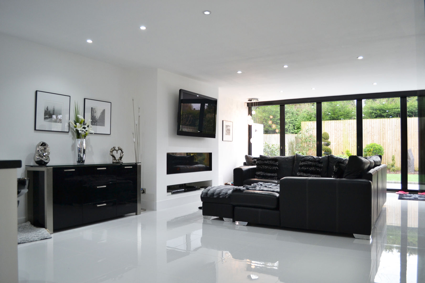 Main Living Room - As Built Arc 3 Architects & Chartered Surveyors モダンデザインの リビング