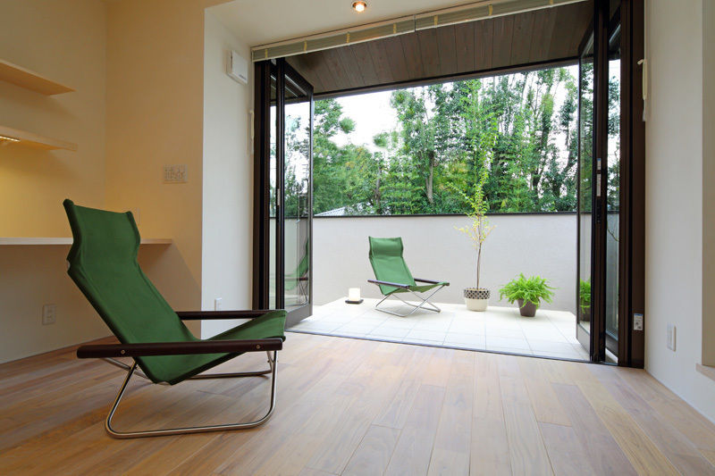 湖風の家, アーキシップス京都 アーキシップス京都 Balcon, Veranda & Terrasse modernes