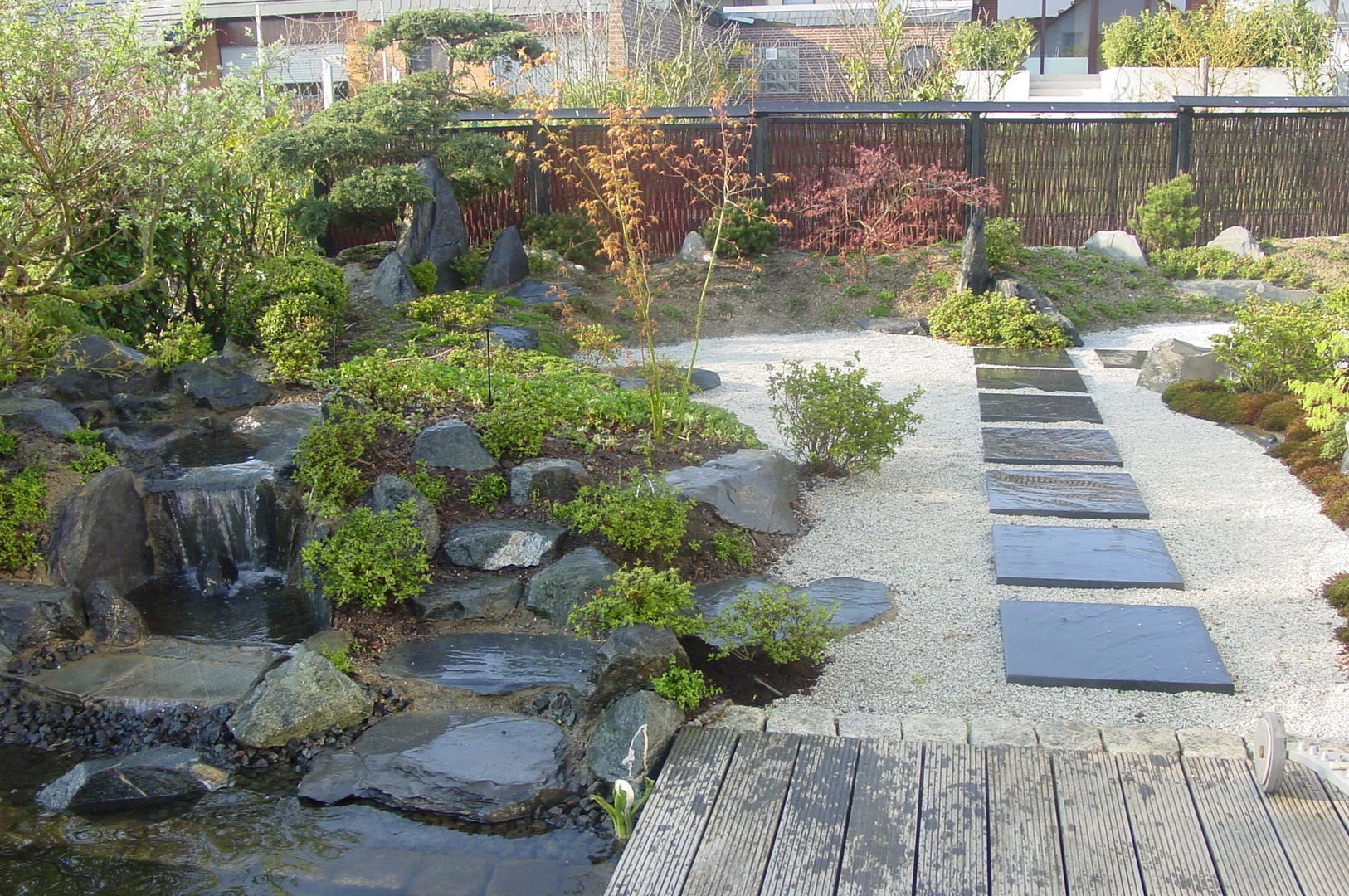 Moderne trifft Tradition, Kokeniwa Japanische Gartengestaltung Kokeniwa Japanische Gartengestaltung 아시아스타일 정원