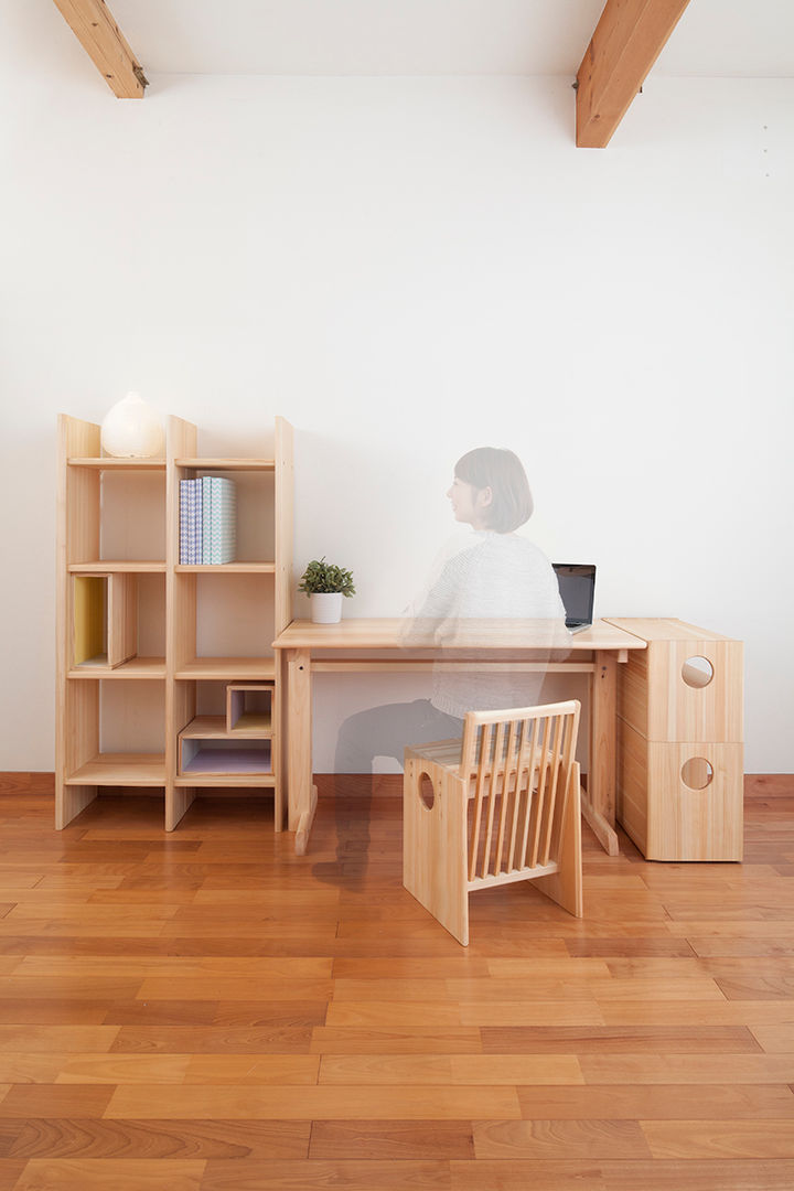 OBUSUMA, tona BY RIKA KAWATO / tonaデザイン事務所 tona BY RIKA KAWATO / tonaデザイン事務所 Phòng học/văn phòng phong cách hiện đại Chairs