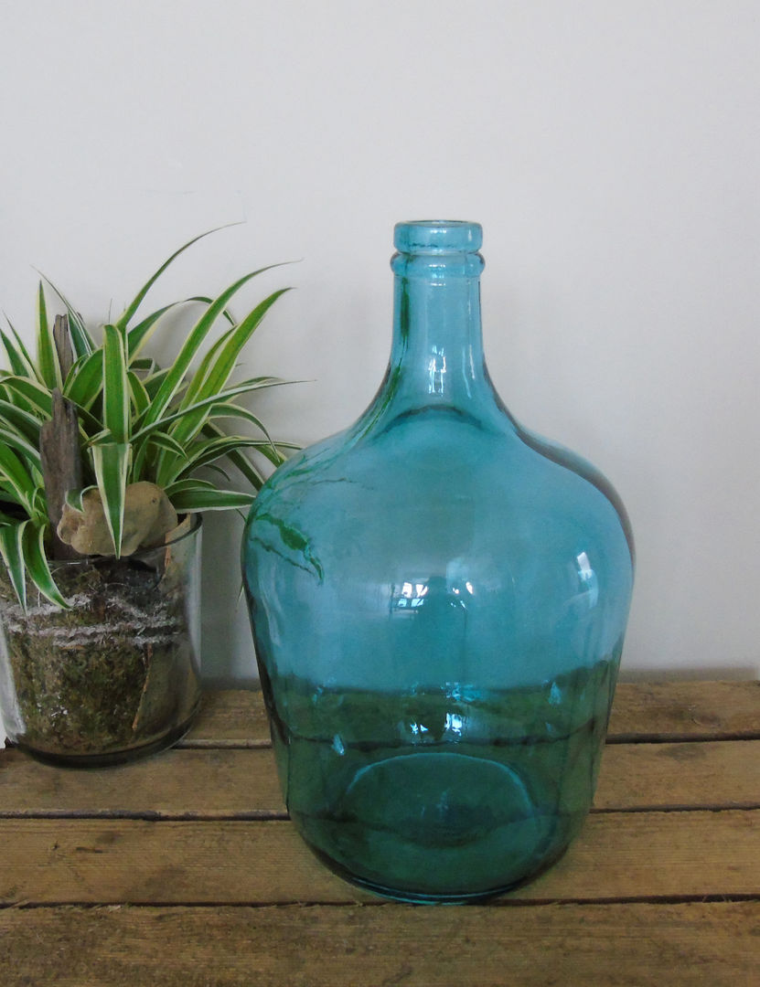 Turquoise Recycled Glass Bottle Vase homify منازل ديكورات واكسسوارات
