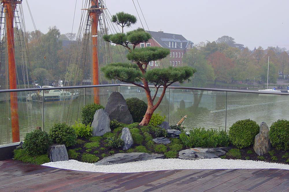 Über den Dächern von Leer, Kokeniwa Japanische Gartengestaltung Kokeniwa Japanische Gartengestaltung Asyatik Bahçe