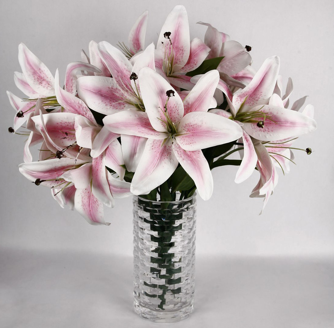 Light Pink Lily bunches in a glass vase Uberlyfe Dining room Accessories & decoration