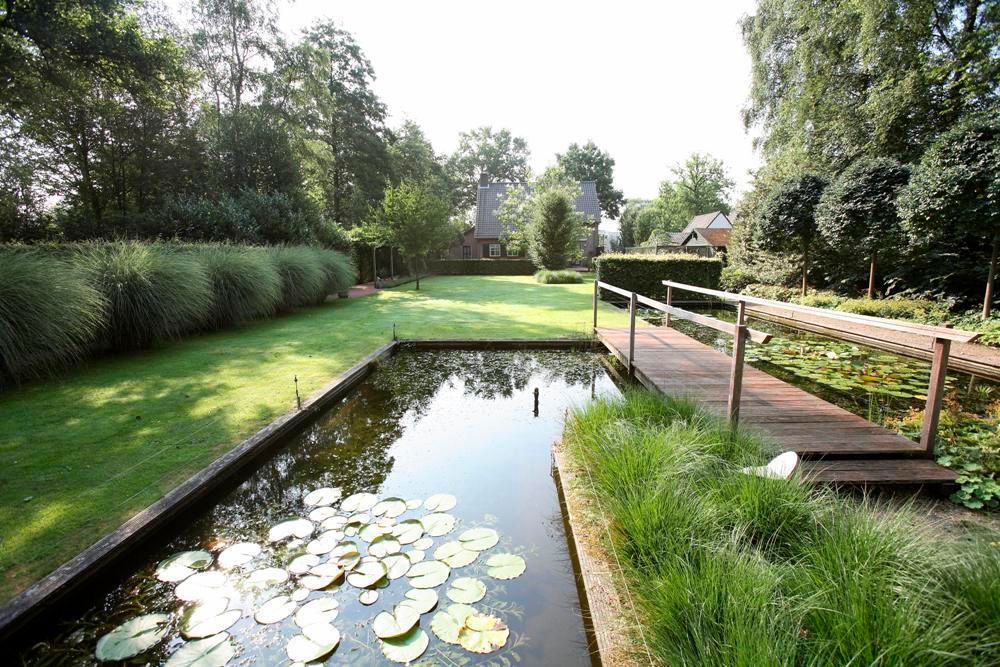 landscape garden with ponds for koi- nature rich garden in The Netherlands- landschappelijke tuin met koi vijvers-natuurrijke tuin met koi. FLORERA , design and realisation gardens and other outdoor spaces. Сад