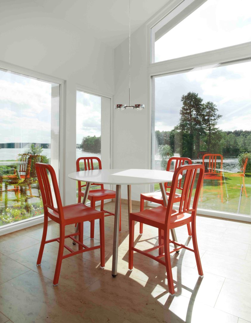 Mehr-Generationen-Ferienhaus, Stockwerk Orange Stockwerk Orange Minimalist dining room