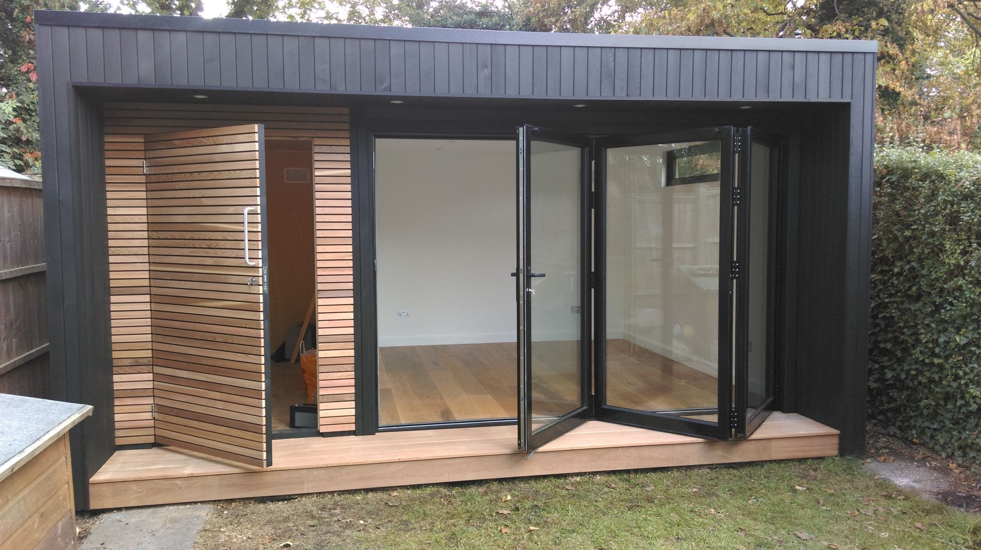 Garden Studio with storage: North London, Office In My Garden Office In My Garden حديقة