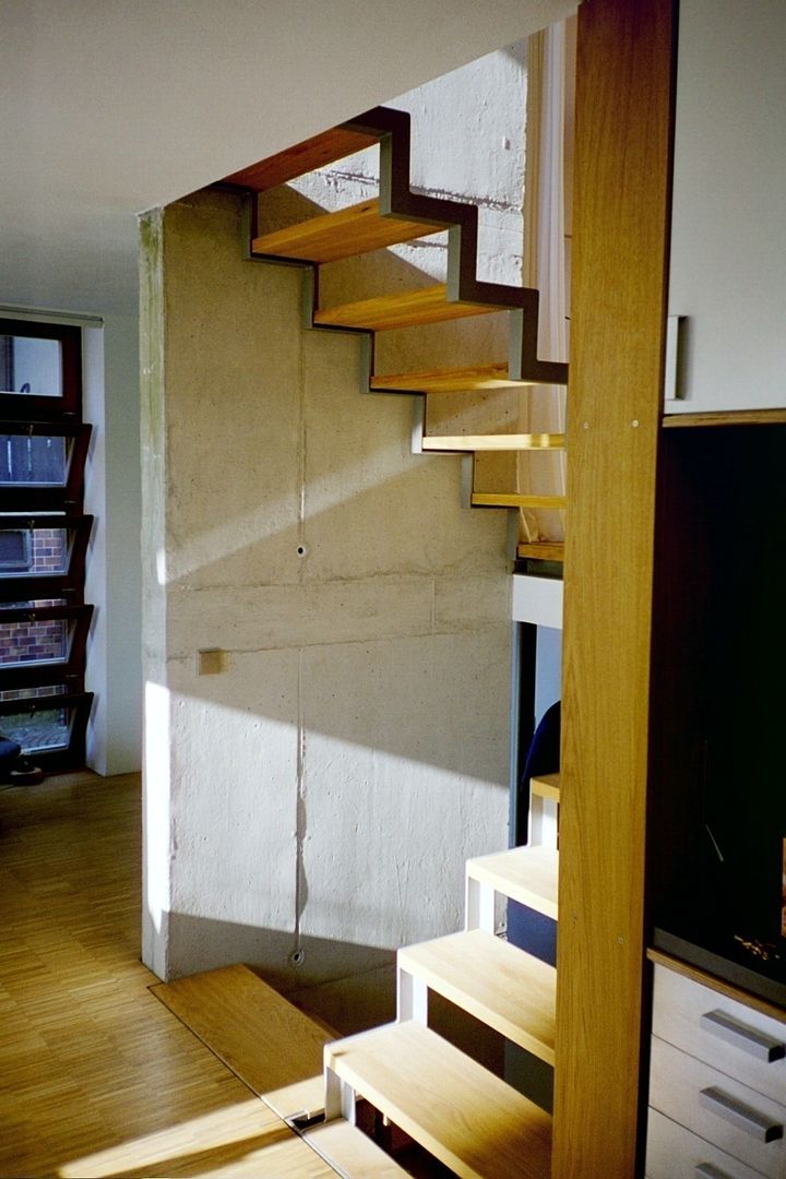 Stadthaus L, w3-architekten Gerhard Lallinger w3-architekten Gerhard Lallinger Modern Corridor, Hallway and Staircase