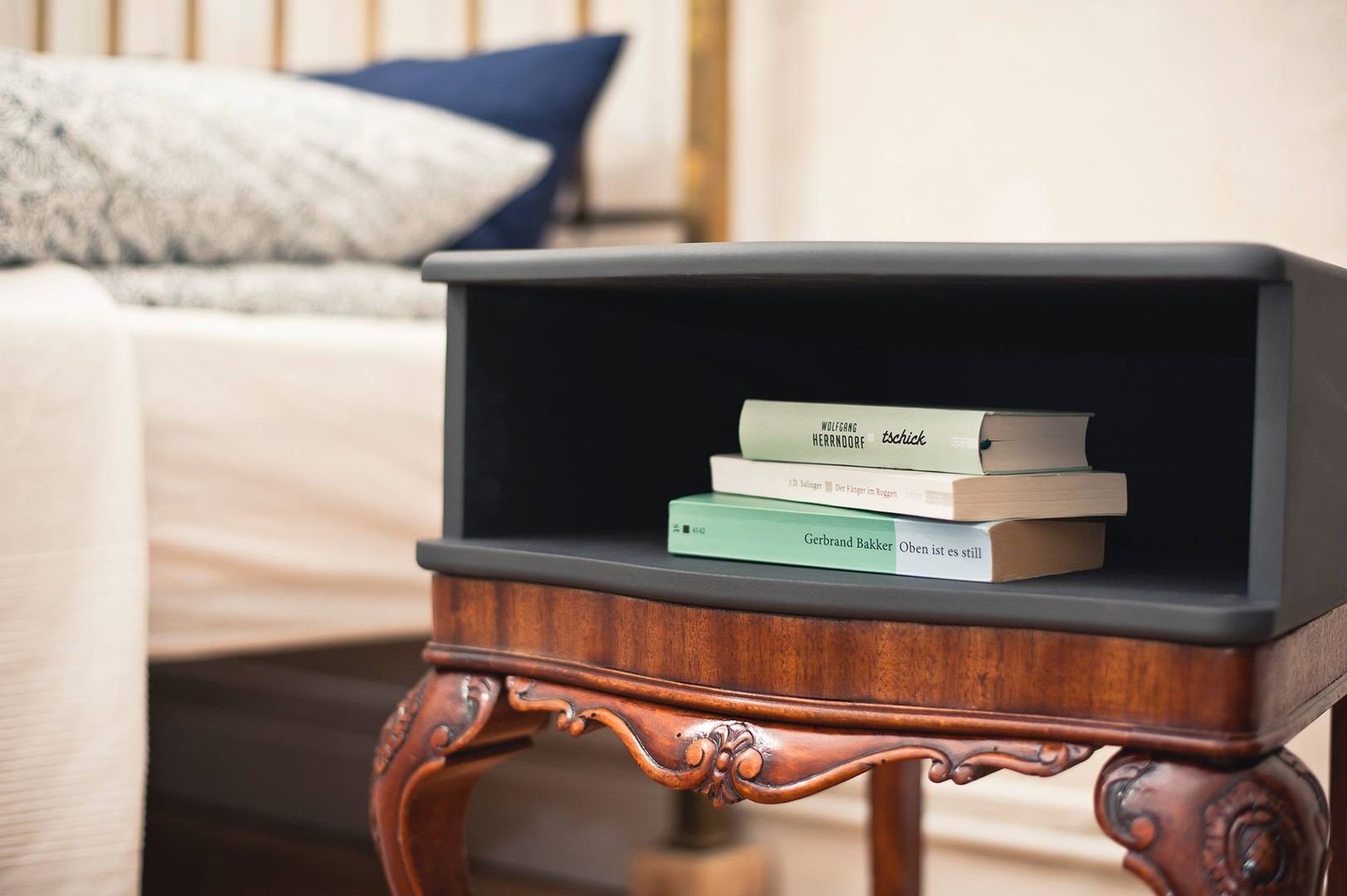 Bettfrösche, AntikKOMBO AntikKOMBO Phòng ngủ phong cách chiết trung Bedside tables