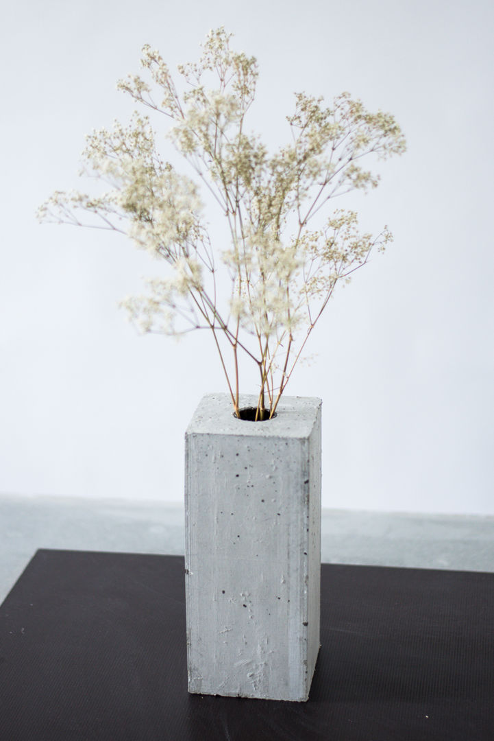 Beton Vase, Accidental Concrete Accidental Concrete Ruang Keluarga Minimalis Accessories & decoration