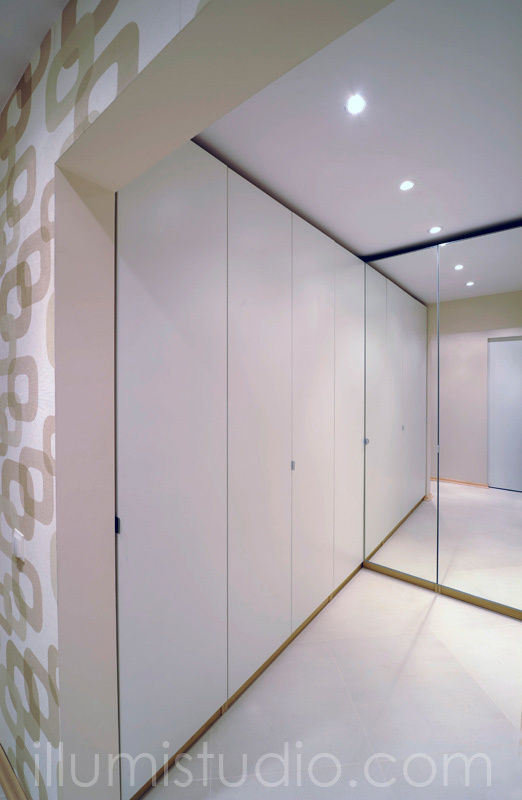 WNĘTRZA - zdjęcia z realizacji, ILLUMISTUDIO ILLUMISTUDIO Closets