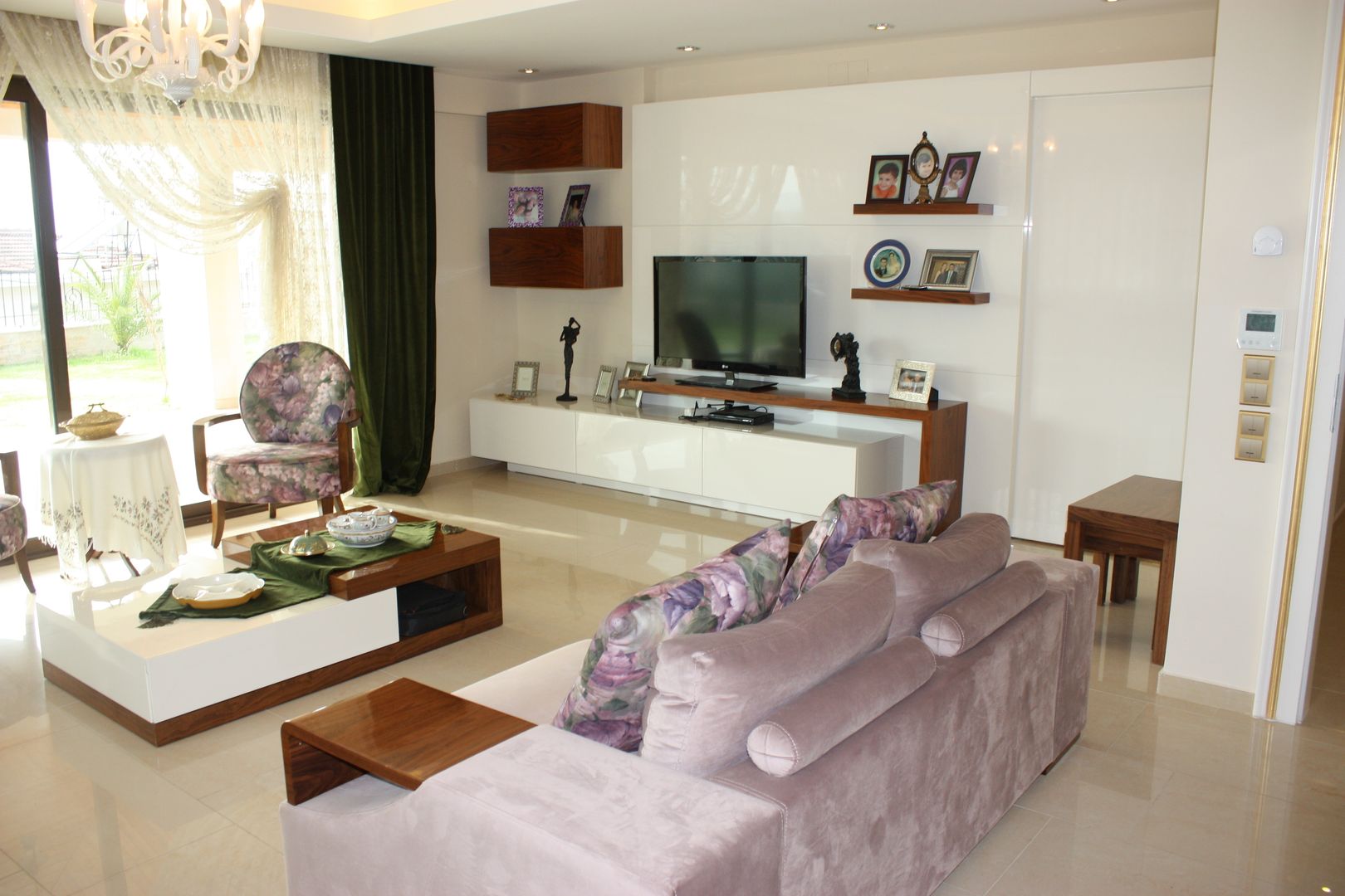 VİLLA, AYAYAPITASARIM AYAYAPITASARIM Living room TV stands & cabinets