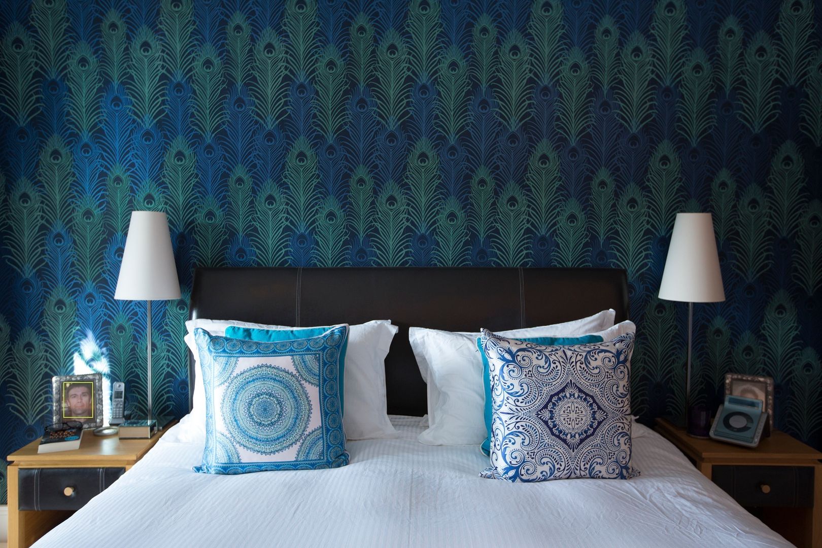 Peacock Wallpaper Feature Wall in White Bedroom Design by Deborah Ltd Спальня в стиле модерн