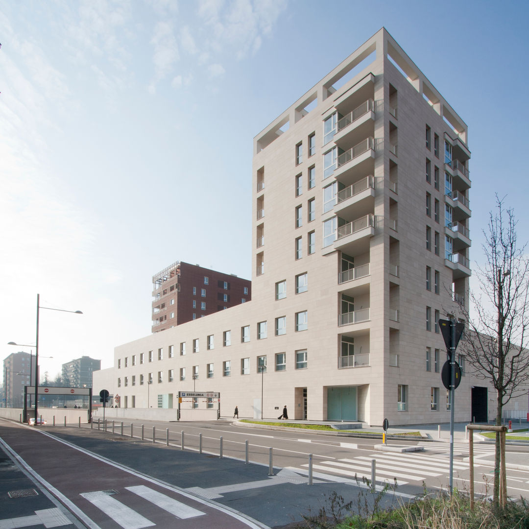 Complesso polifunzionale nell'area dell'ex Stazione ferroviario di Porta Vittoria, Milano, Studio di Architettura Fabio Nonis Studio di Architettura Fabio Nonis Paredes y pisos de estilo moderno