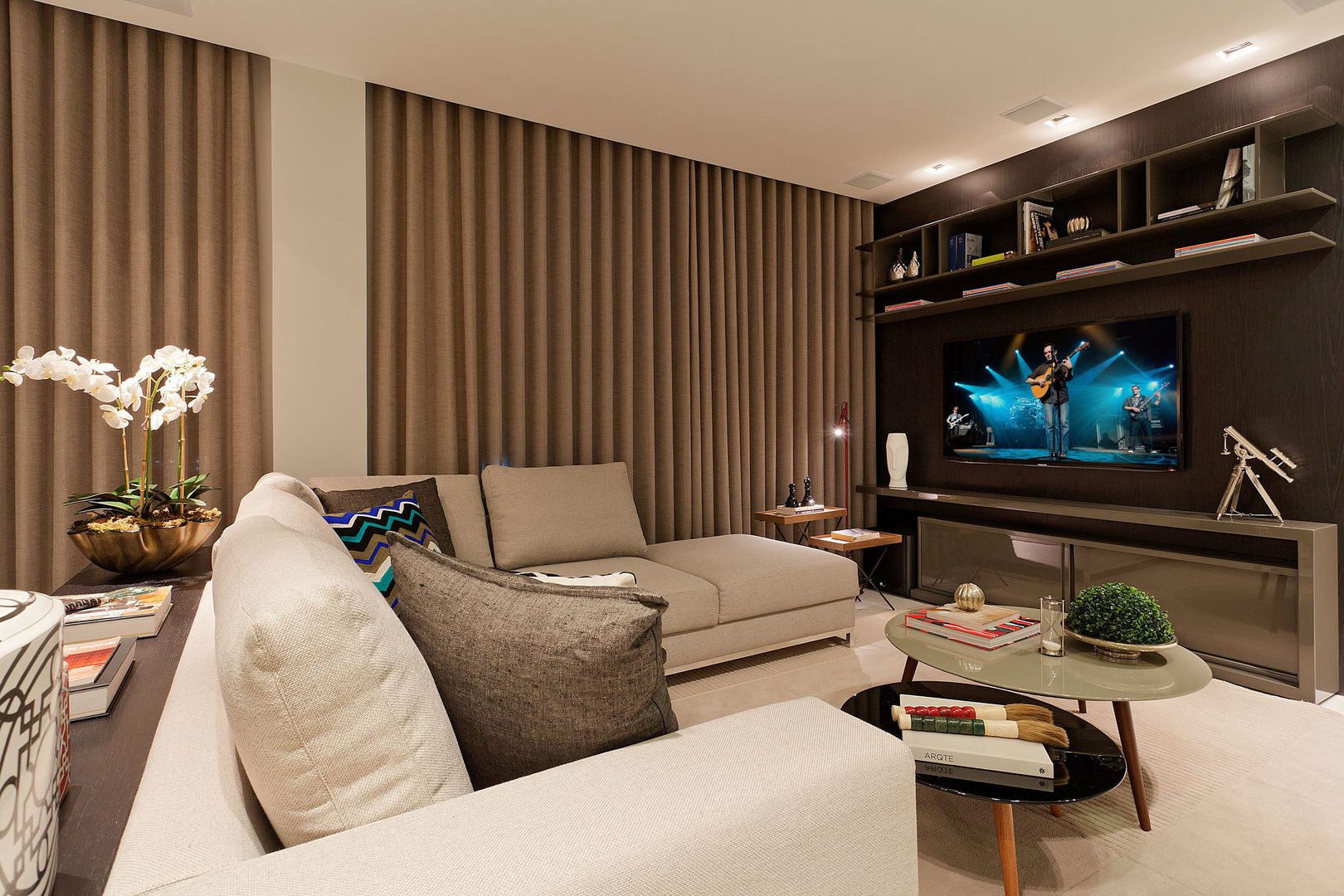 Apartamento Vila Grimm, LEDS Arquitetura LEDS Arquitetura Modern media room