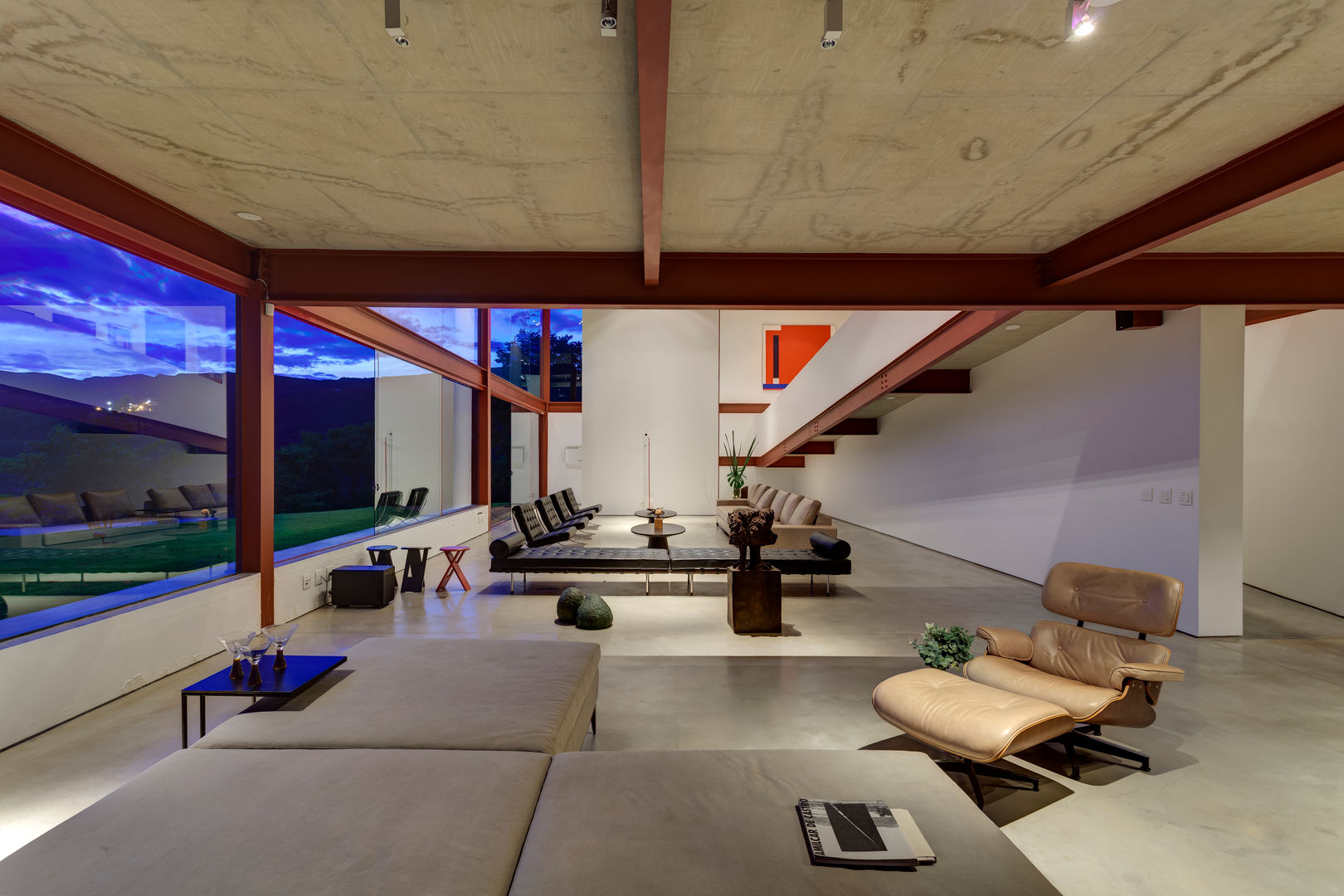 Casa das Gerais, Denise Macedo Arquitetos Associados Denise Macedo Arquitetos Associados Moderne Wohnzimmer Sofas und Sessel