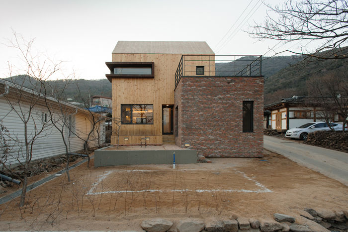 남양주 송촌리 주택, (주)오우재건축사사무소 OUJAE Architects (주)오우재건축사사무소 OUJAE Architects Casas modernas: Ideas, diseños y decoración