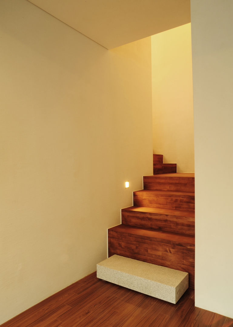 homify Pasillos, vestíbulos y escaleras modernos