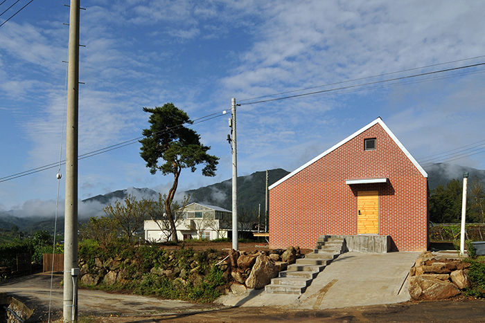 남원 백일리 주택, (주)오우재건축사사무소 OUJAE Architects (주)오우재건축사사무소 OUJAE Architects Casas modernas