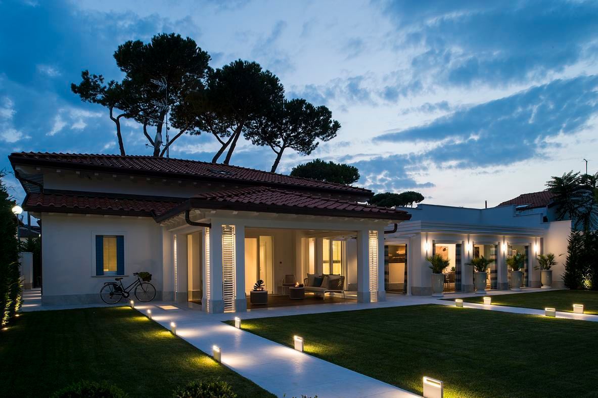 VILLA FORTE dei MARMI -LU- ITALY, Studio Architettura Carlo Ceresoli Studio Architettura Carlo Ceresoli Eclectic style houses