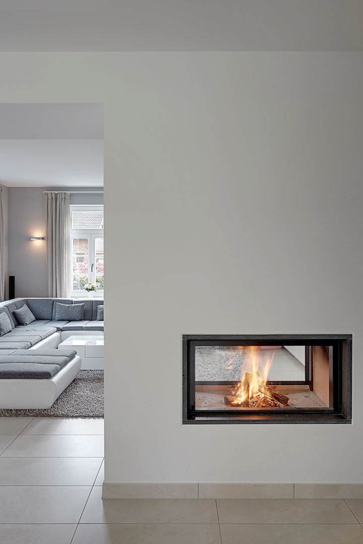 Gärtnerhaus, 28 Grad Architektur GmbH 28 Grad Architektur GmbH Modern living room Fireplaces & accessories