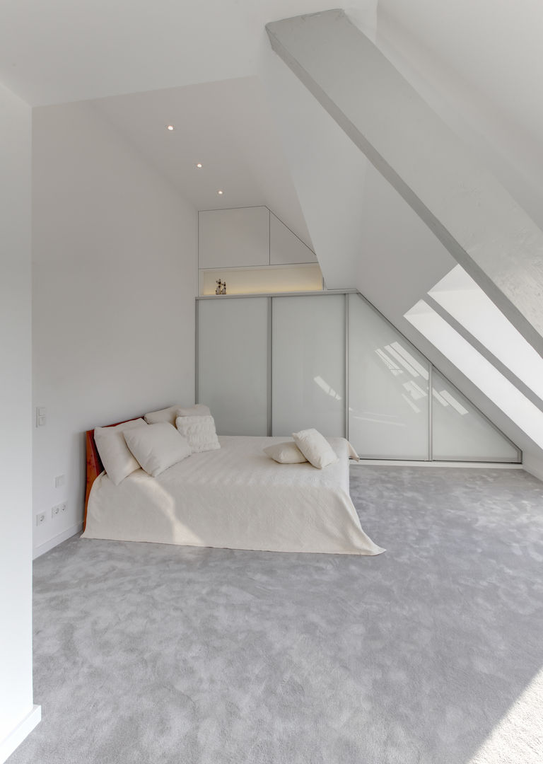 Haus Kaiser, 28 Grad Architektur GmbH 28 Grad Architektur GmbH ห้องนอน Wardrobes & closets