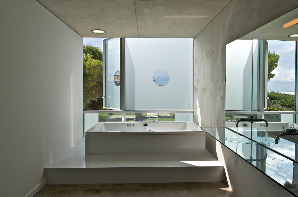 Maison Piscine, St Cyr sur Mer, MOA architecture MOA architecture ミニマルスタイルの お風呂・バスルーム