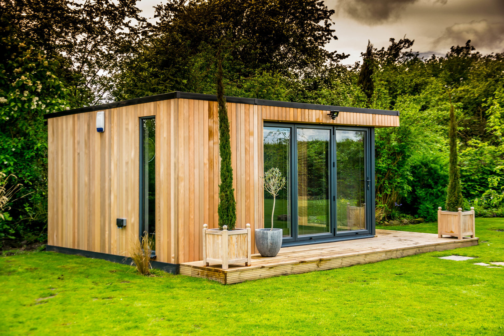 Stunning garden room suite, The Swift Organisation Ltd The Swift Organisation Ltd Jardin moderne