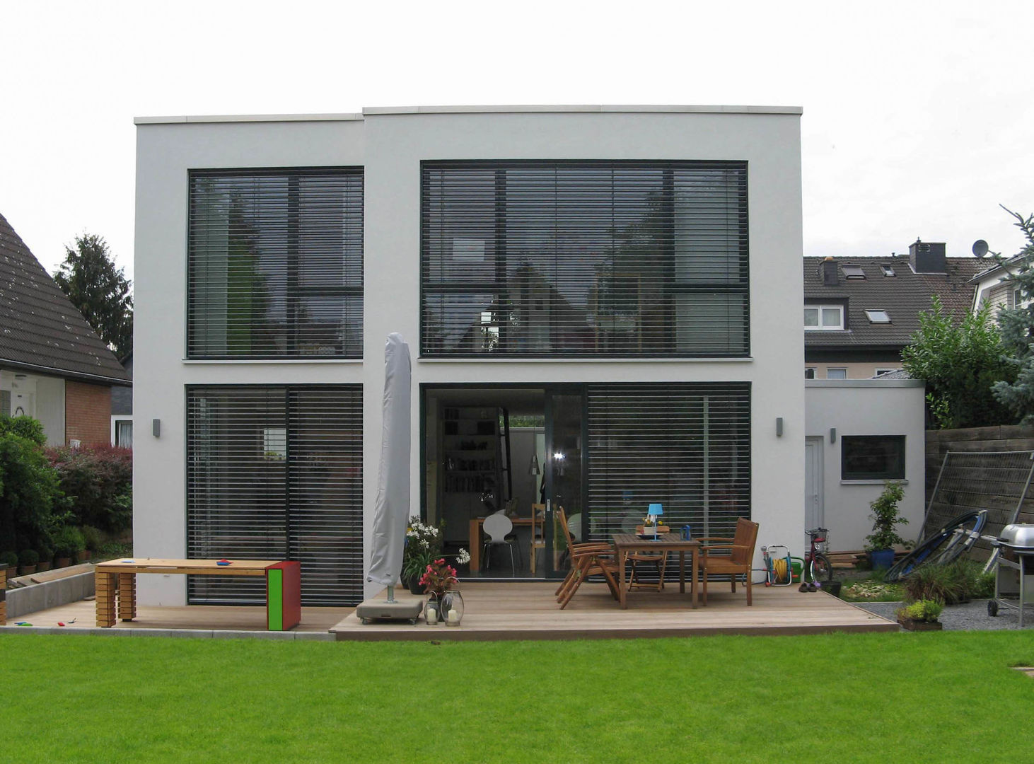 Neubau eines Einfamilienhauses im Bauhausstil in Köln, STRICK Architekten + Ingenieure STRICK Architekten + Ingenieure Casas modernas