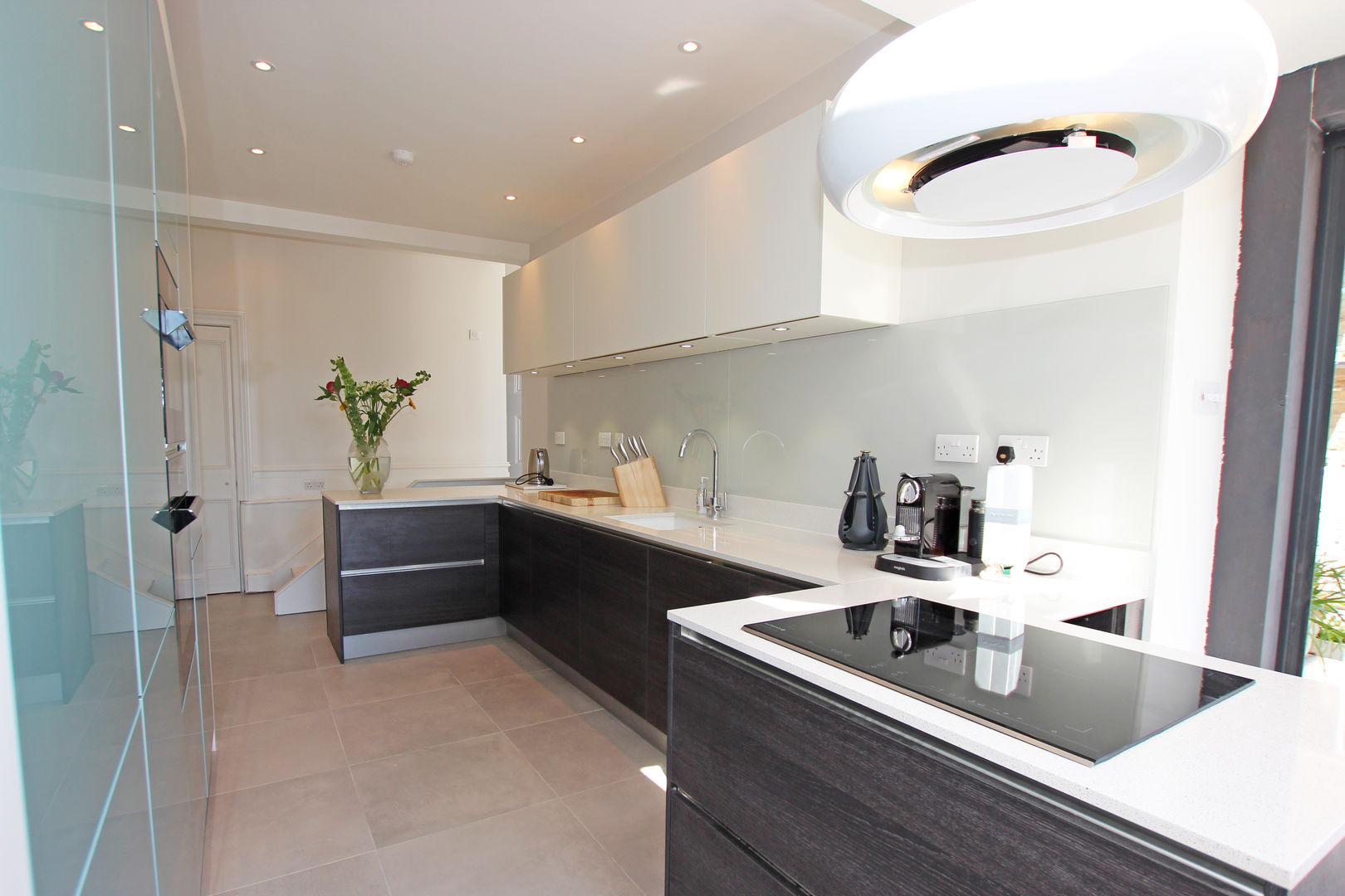 Narrow room space with kitchen extension LWK London Kitchens Cocinas de estilo moderno