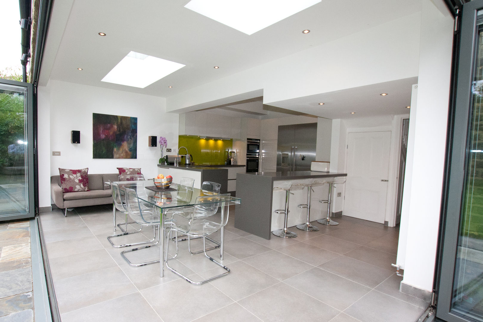 ​Open plan kitchen extension LWK London Kitchens 모던스타일 주방