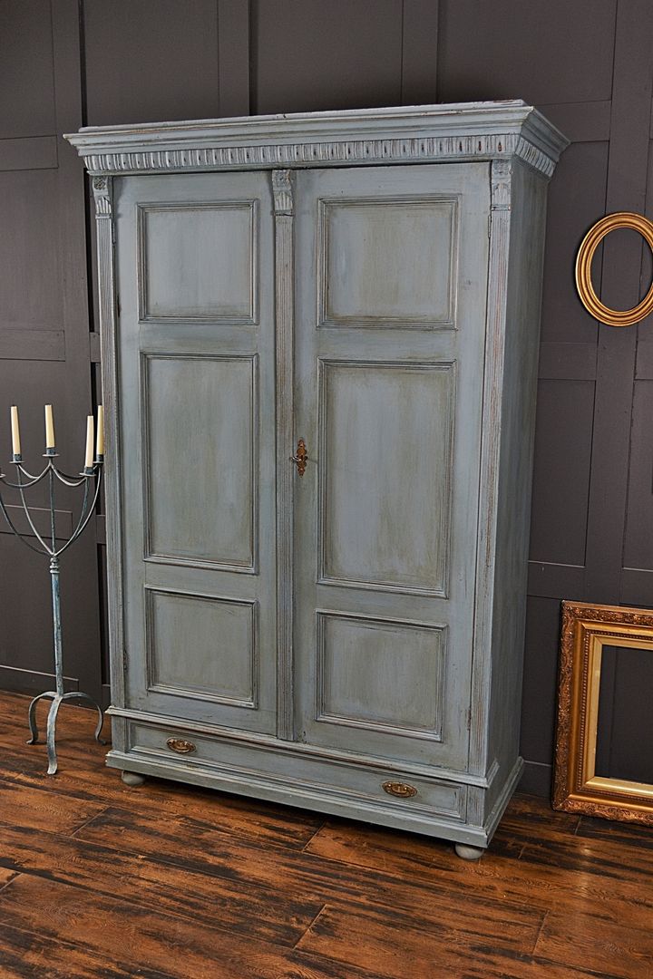 Large Shabby Chic Blue Antique Wardrobe , The Treasure Trove Shabby Chic & Vintage Furniture The Treasure Trove Shabby Chic & Vintage Furniture غرفة نوم خزانة الملابس