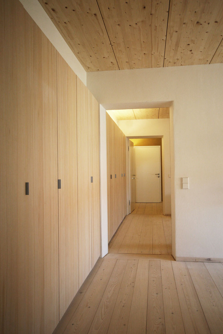 traditionell modern bauen, Arc Architekten Partnerschaft Arc Architekten Partnerschaft Modern corridor, hallway & stairs