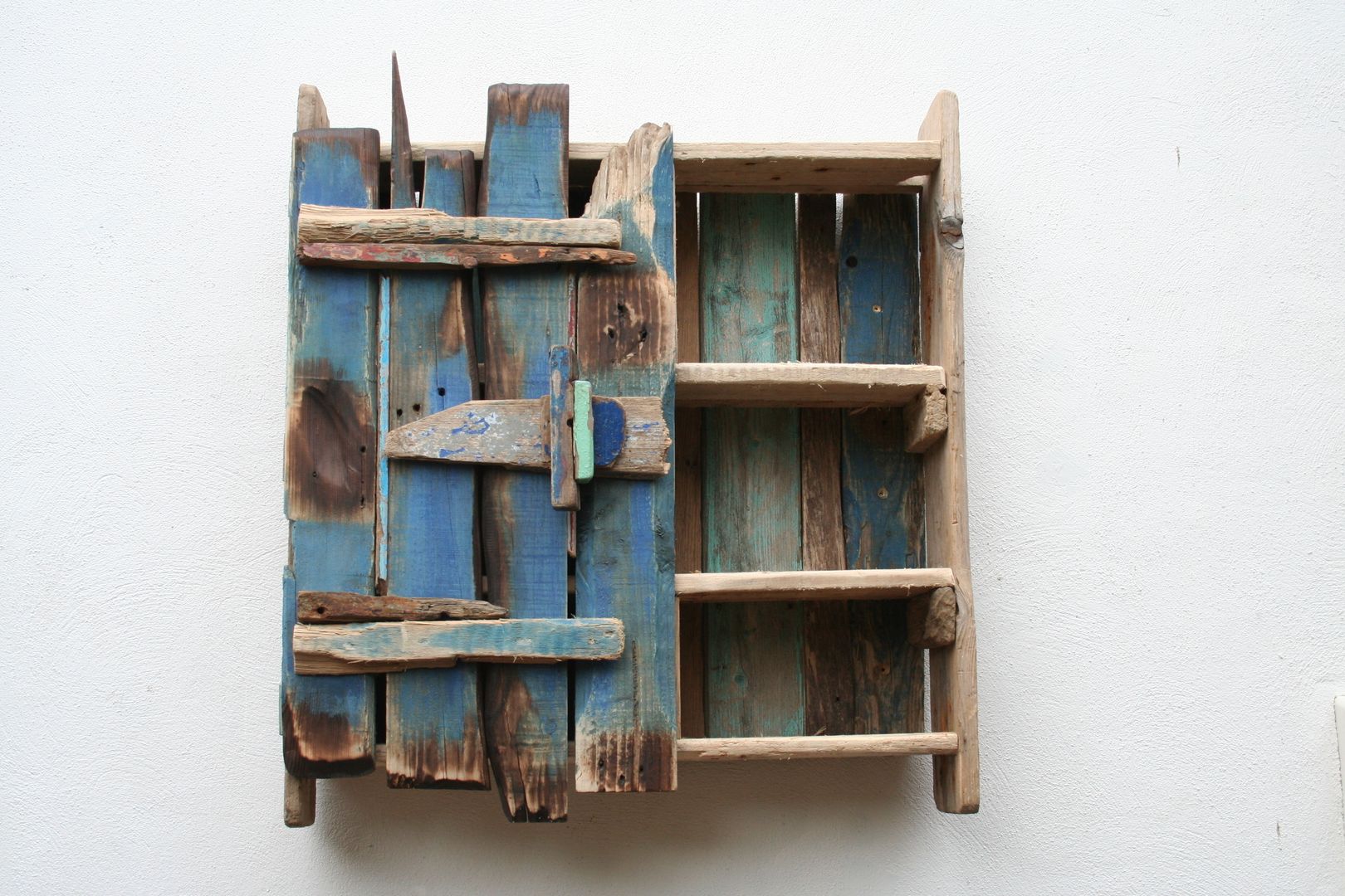 Driftwood wall cabinet Julia's Driftwood مطبخ رفوف وأدراج