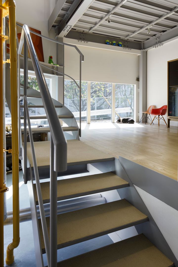 n-house, TAKr TAKr Pasillos, vestíbulos y escaleras de estilo moderno