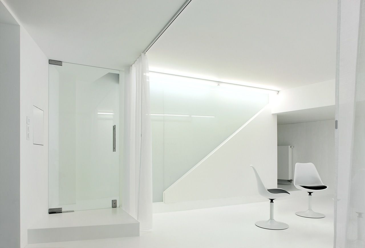 transformation allée du Cloître à Bruxelles., o2-architectes o2-architectes Modern corridor, hallway & stairs