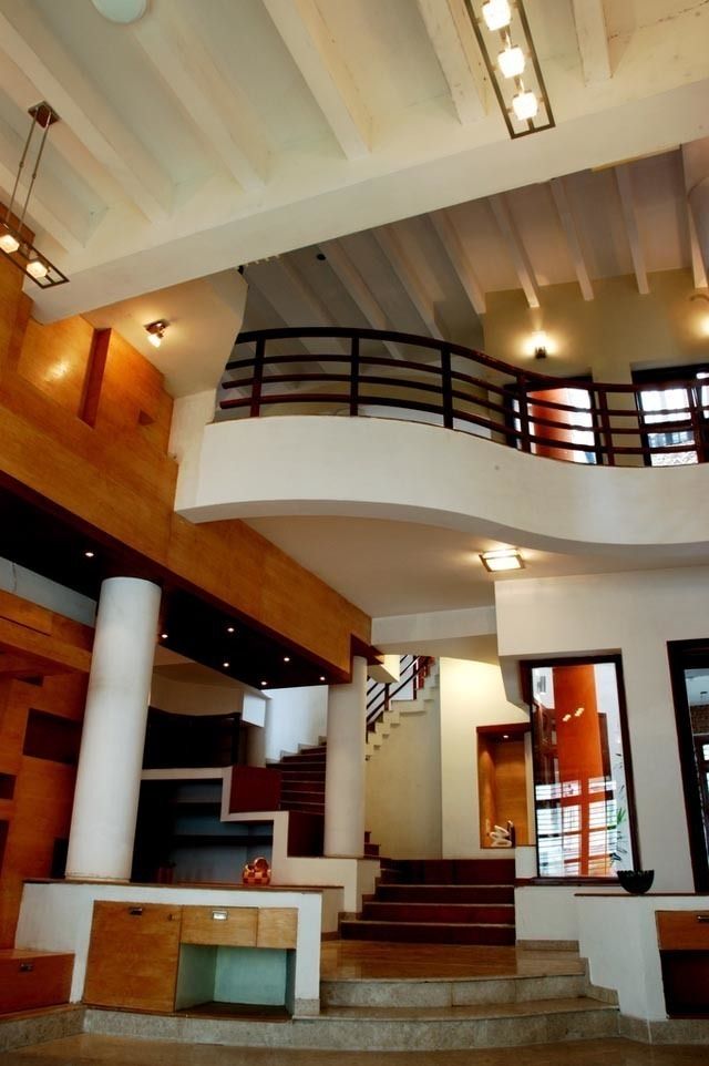 ANWAR SALEEM RESIDENCE, Muraliarchitects Muraliarchitects Modern Corridor, Hallway and Staircase