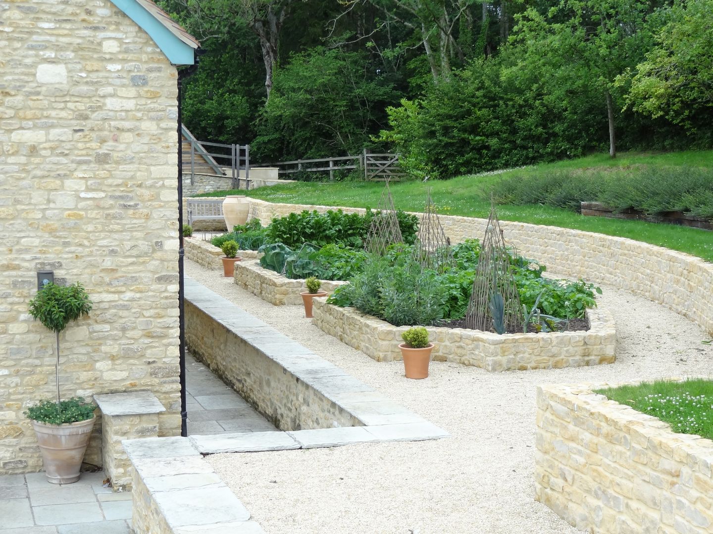 Somerset Farmhouse - Vegetable garden - View 1 Laurence Maunder Garden Design & Consultancy Country style balcony, veranda & terrace