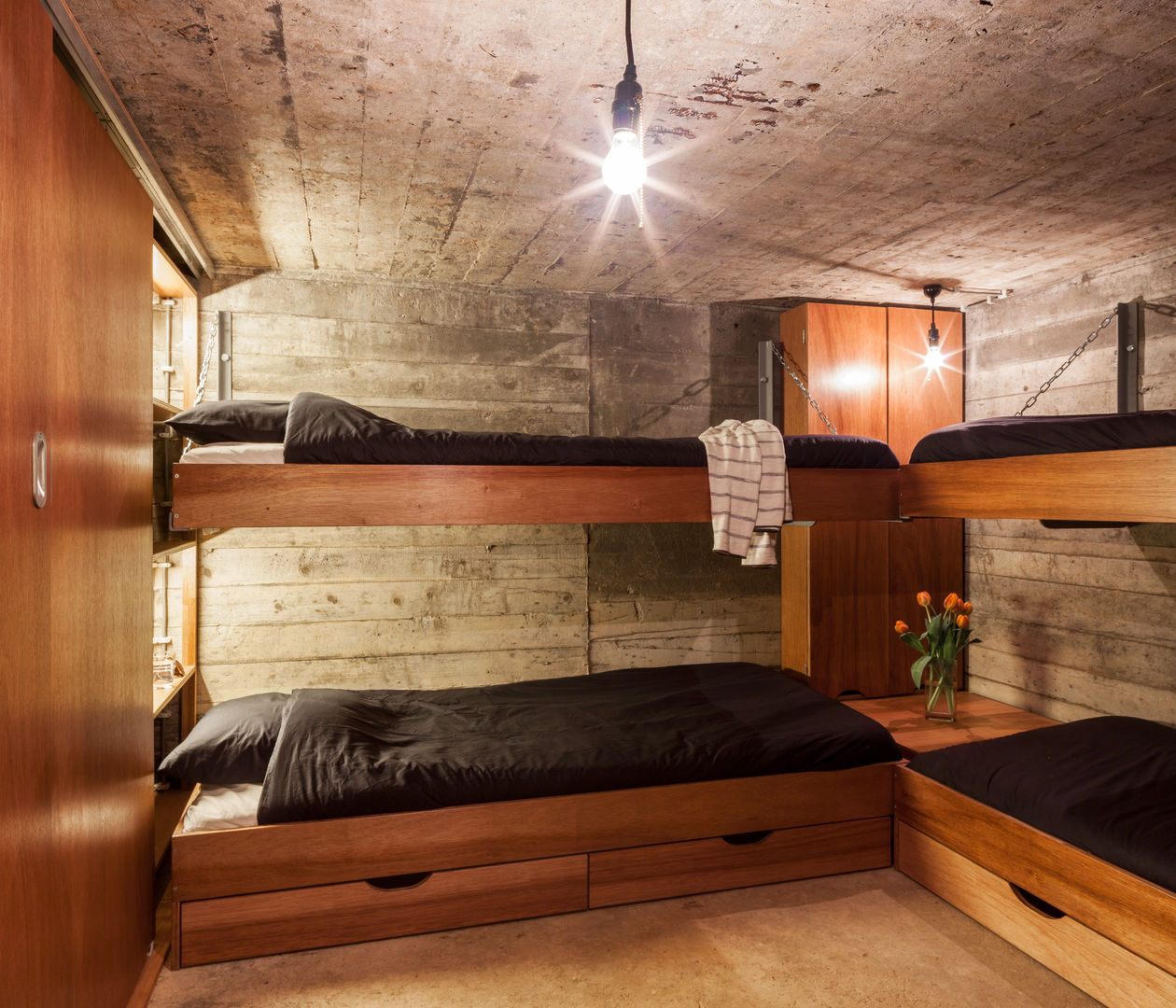 Bunker in Vuren (The Netherlands), B-ILD Architects B-ILD Architects Industrial style bedroom