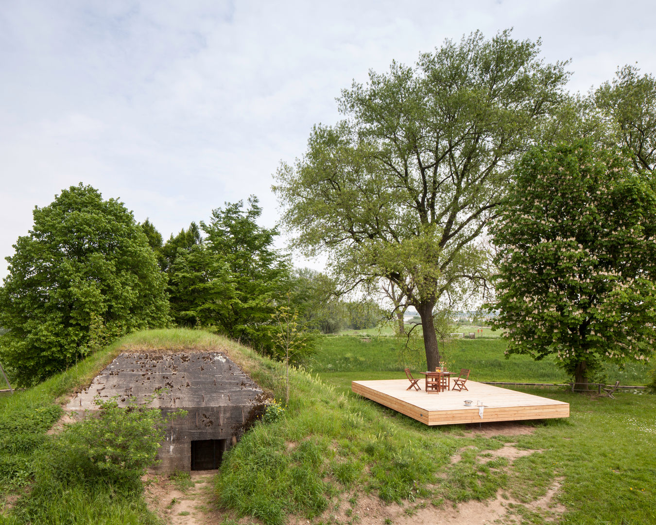 Bunker in Vuren (The Netherlands), B-ILD Architects B-ILD Architects インダストリアルな 家